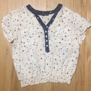 Cute blouse with bird patterns